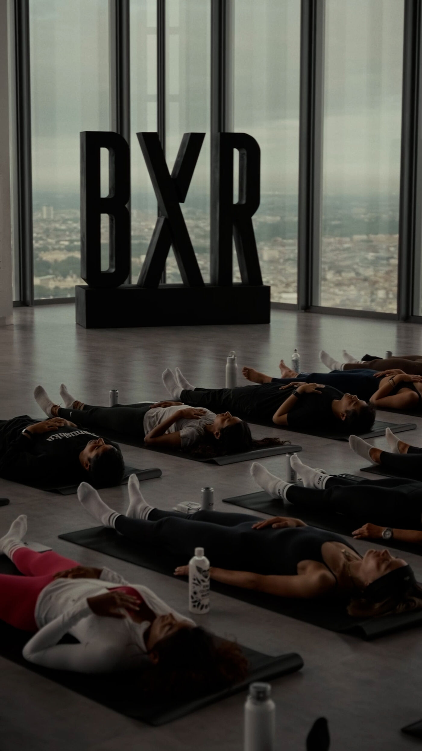V1 0018 BXR YOGA COLOURED 01706880 00 02 23 20 Still008